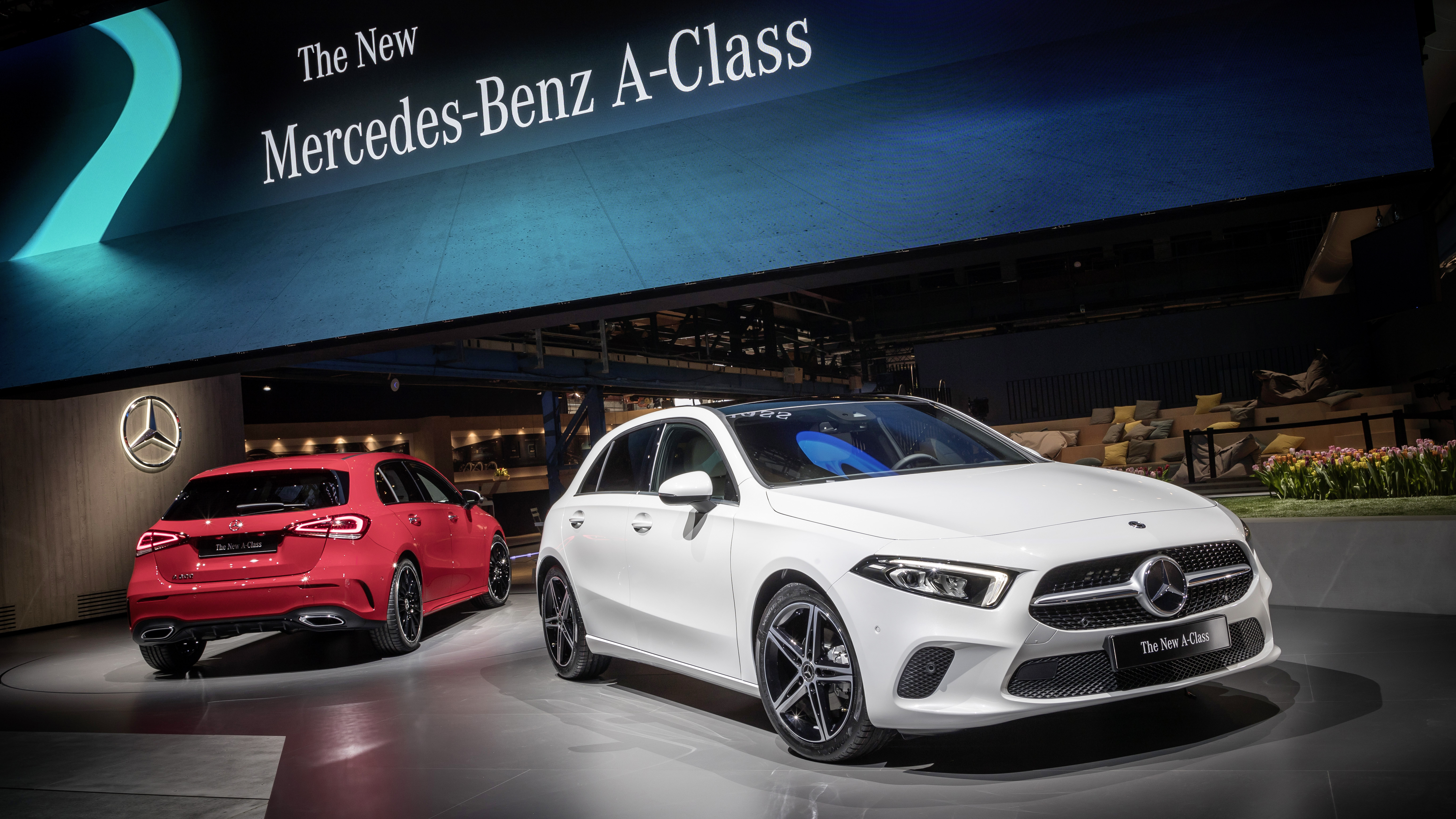Stage — The New Mercedes-Benz A-Class in Rot und Weiß